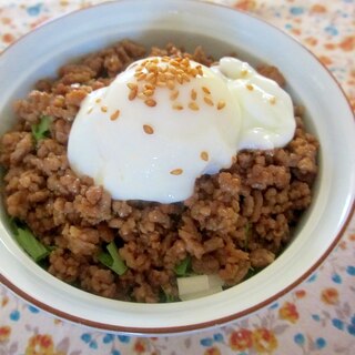 温玉味噌そぼろ丼